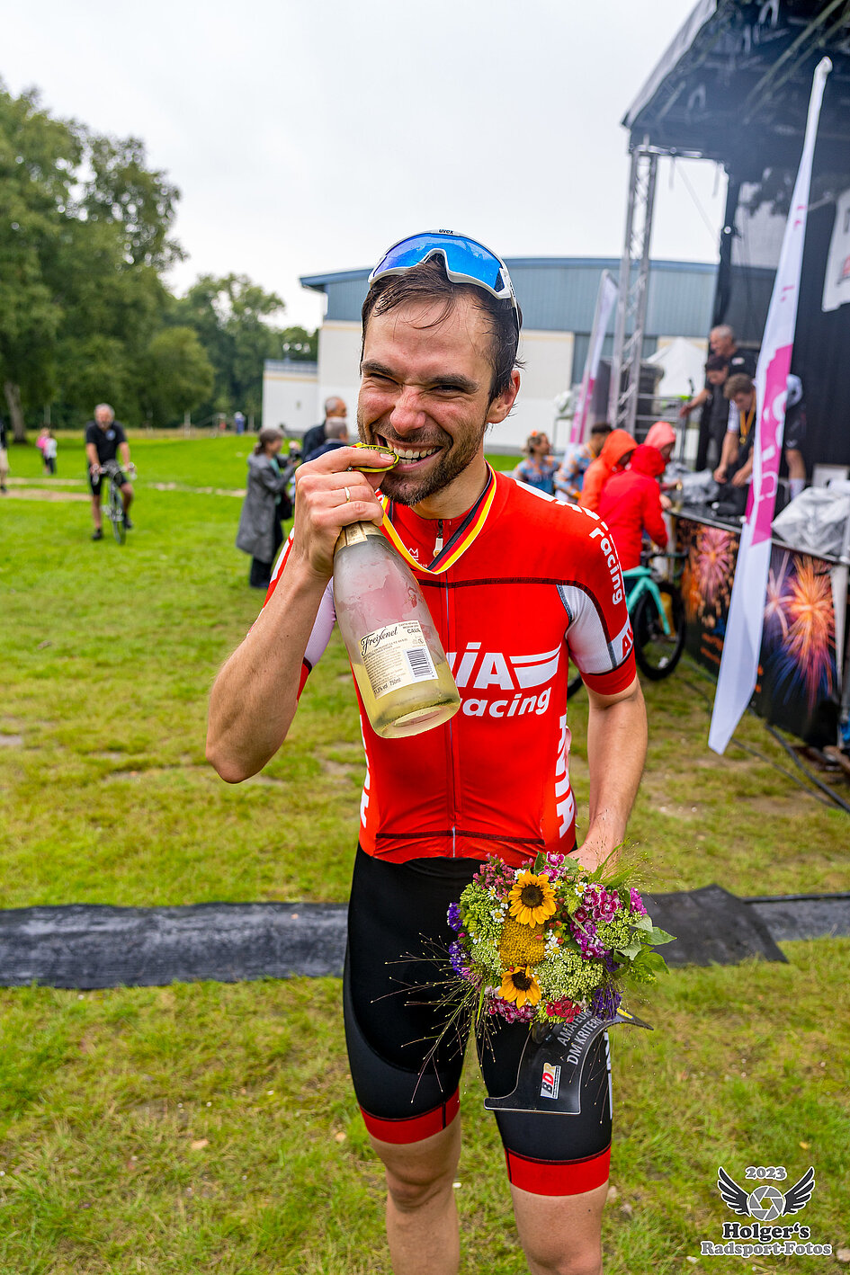 Fynn Brestel sprintet in Troisdorf sensationell auf Platz 3 Riesenerfolg fur das AVIA racing team bei der deutschen Meisterschaft Kriterium der Amateure