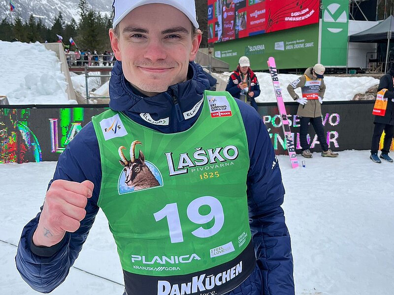 Marius Lindvik kann auch fair gewinnen