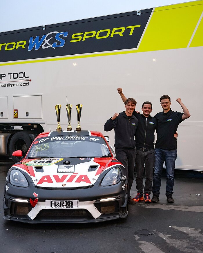 AVIA Porsche #165 krönt Dominanz mit SP10-Meisterschaft