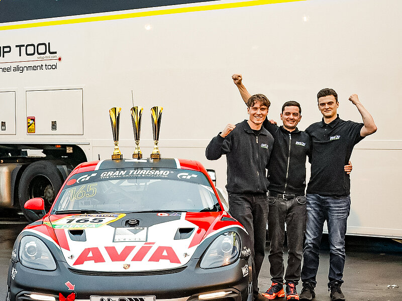 AVIA Porsche #165 krönt Dominanz mit SP10-Meisterschaft