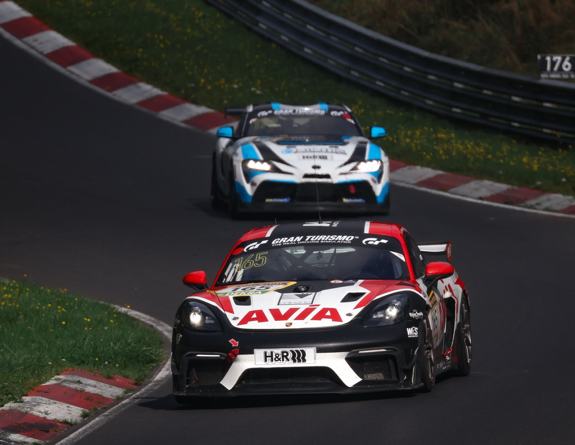 AVIA Porsche #165 gewinnt erneut in der SP10 Pro-Klasse bei NLS 9