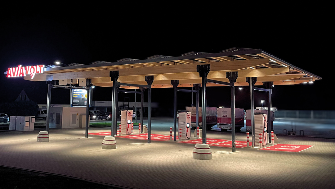 AVIA eröffnet Prototyp des AVIA Volt Ladeparks 