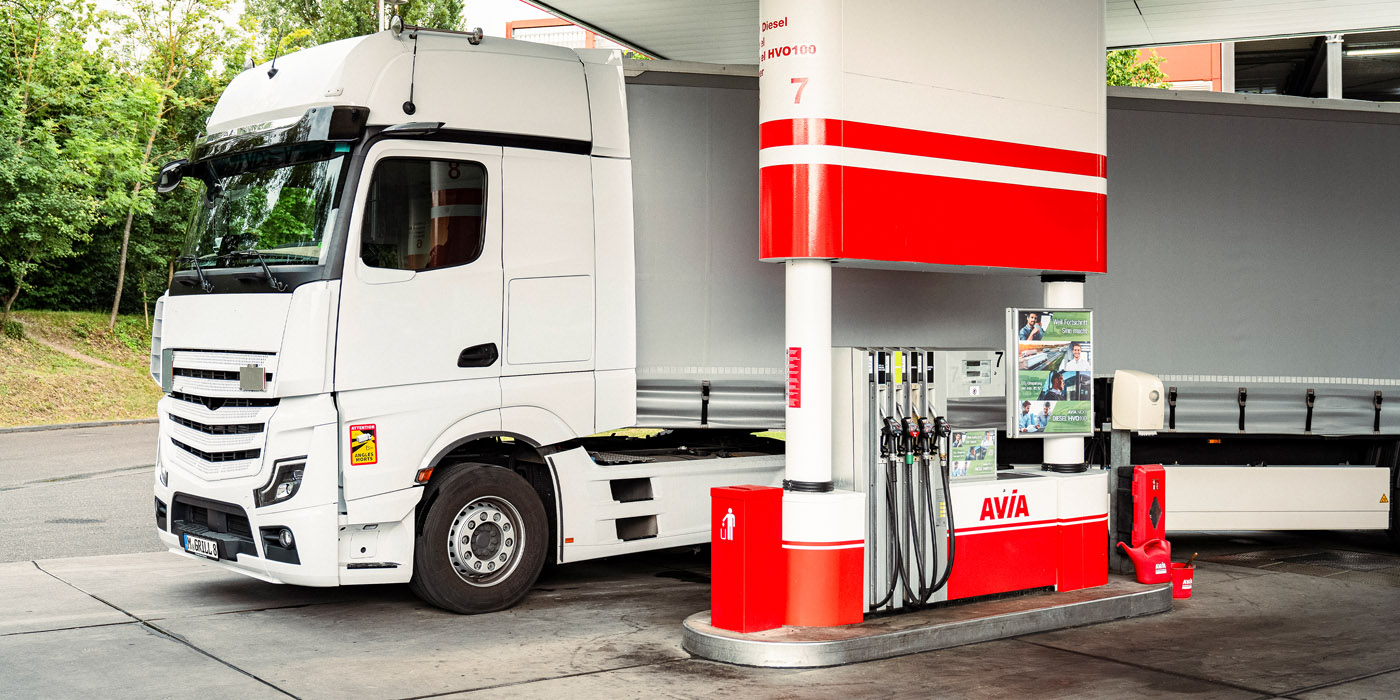 LKW an Tankstelle