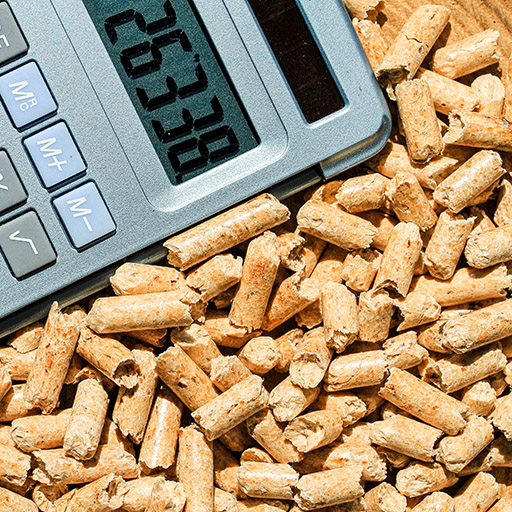 Taschenrechner in Pellethaufen