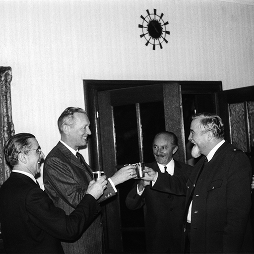 AVIA wächst auf 14 Firmen