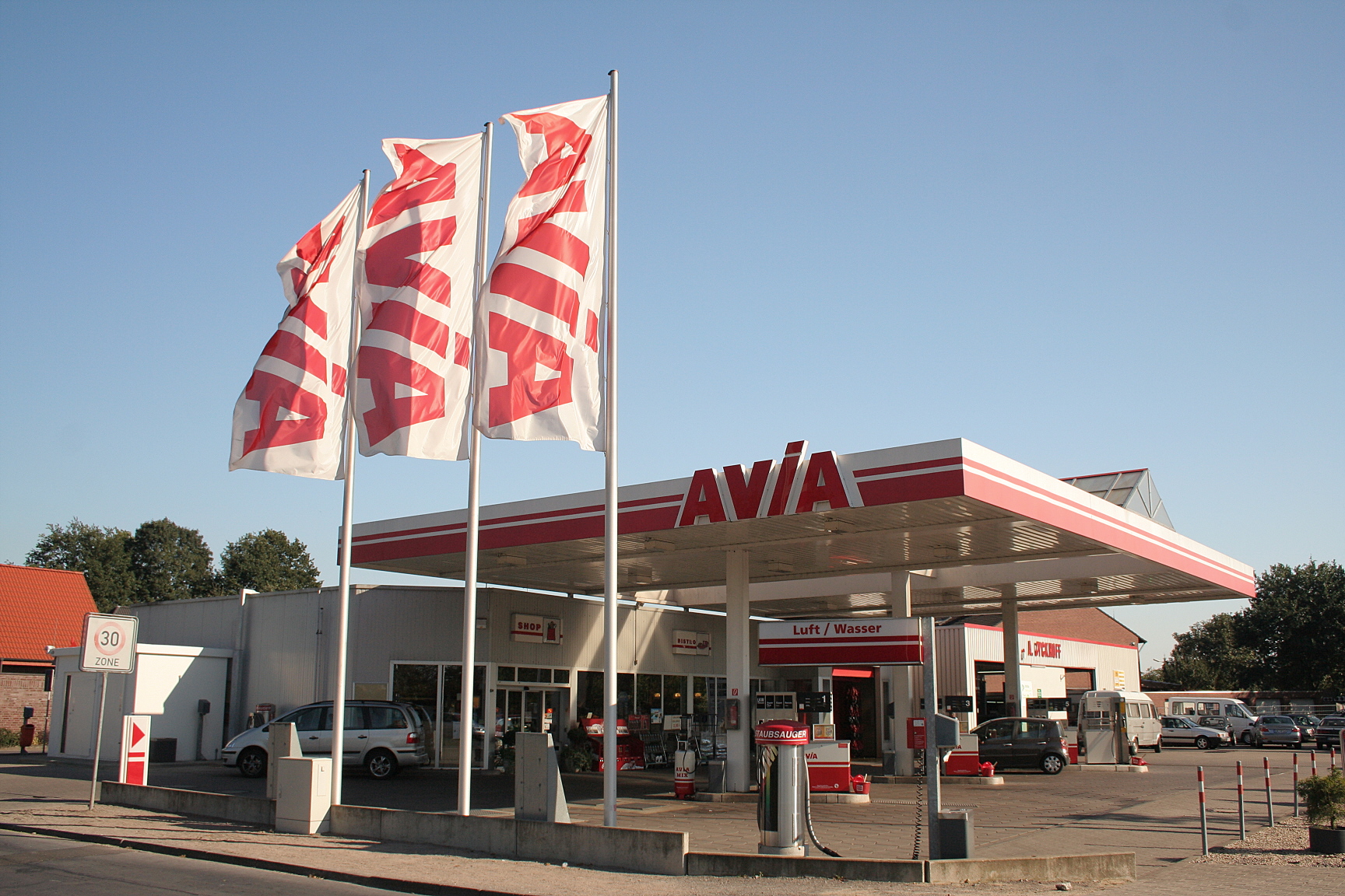 AVIA Tankstelle Bild  1