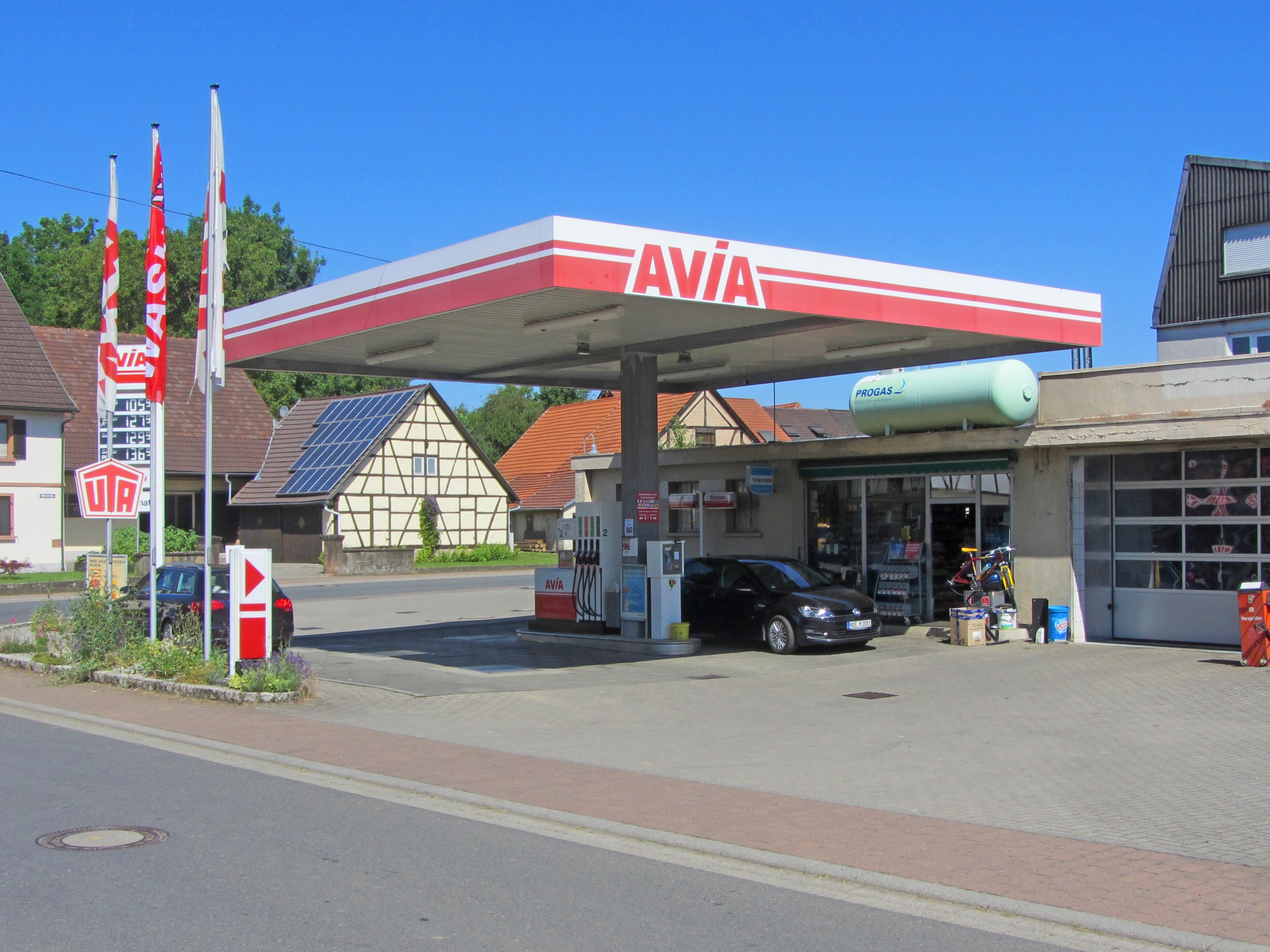AVIA Tankstelle Bild  3