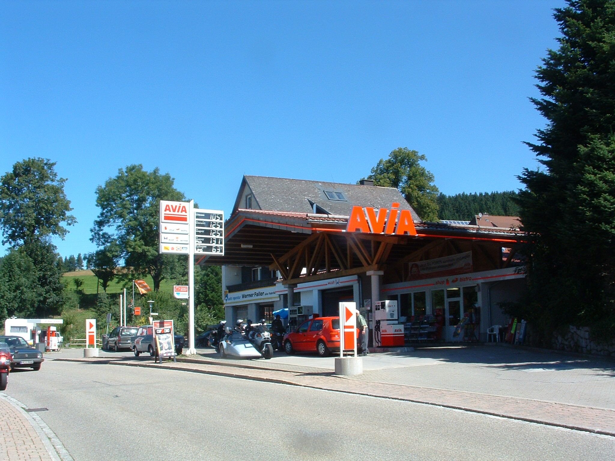 AVIA Automatentankstelle Bild  1