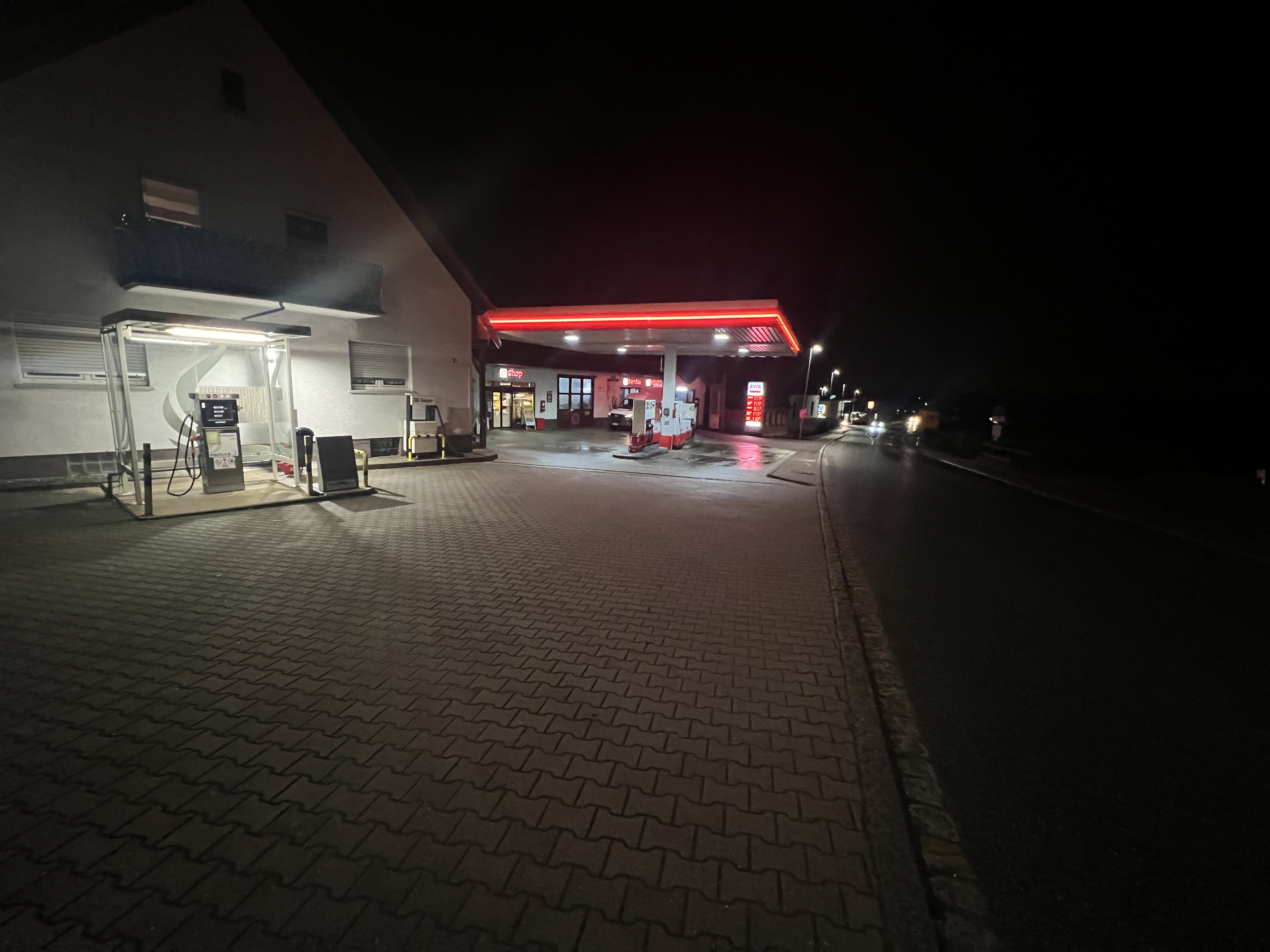 AVIA Tankstelle Bild  3